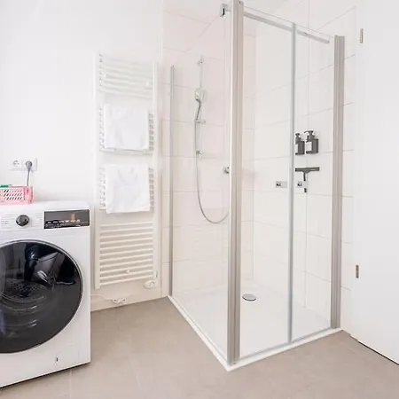 Tonirooms 2 Spatz *